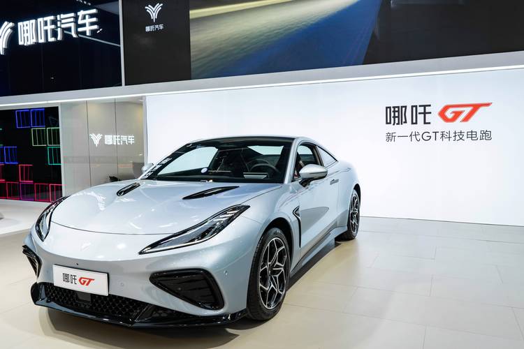 东莞茶山镇万宏悦企业管理咨询哪吒汽车在智能汽车领域的表现，领途汽车在新能源汽车市场中的影响力