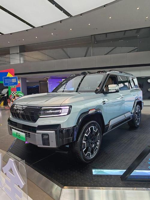 东莞茶山镇万宏悦企业管理咨询比亚迪方程豹硬派越野的爆款，英菲尼迪35周年与你共成长